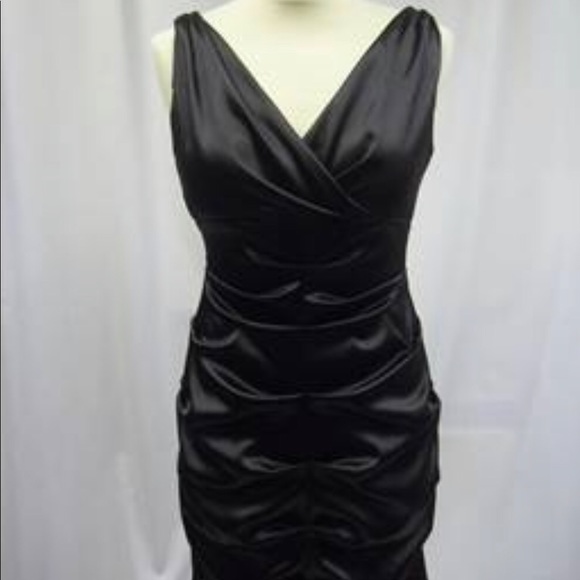 Deep Plunge, Ruched, Satin Fitted Cocktail Dress - Picture 3 of 7